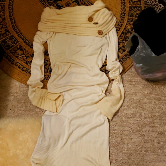 Dress - Picture 1 of 4